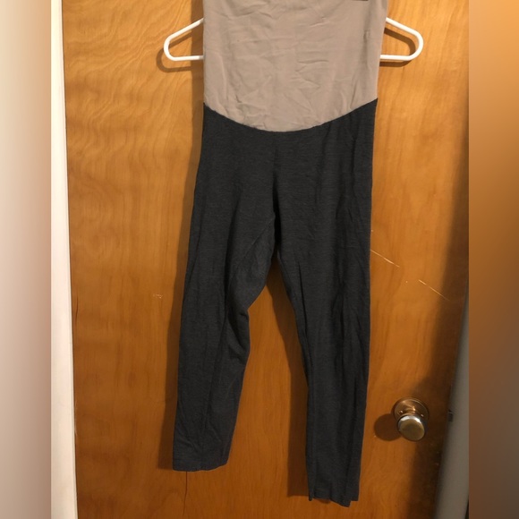 Motherhood Maternity Other - Gray capri-length Motherhood Maternity leggings - size L